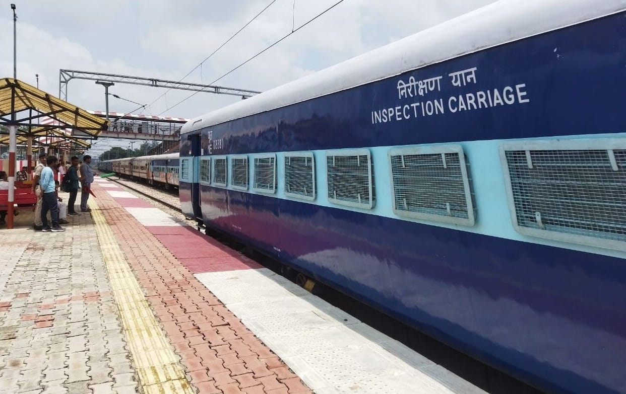Hathras: General Manager of North Eastern Railway left without stopping