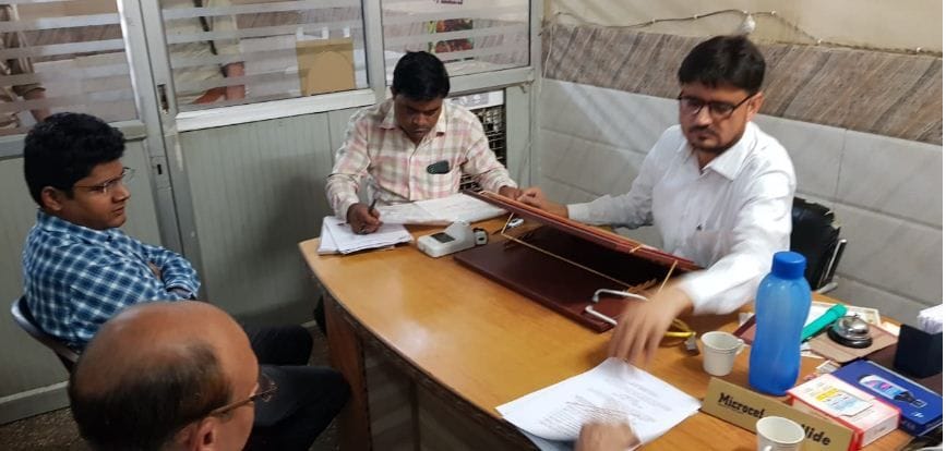 Hathras: Was doing allopathy treatment with a degree in Unani medicine, sealed the clinic