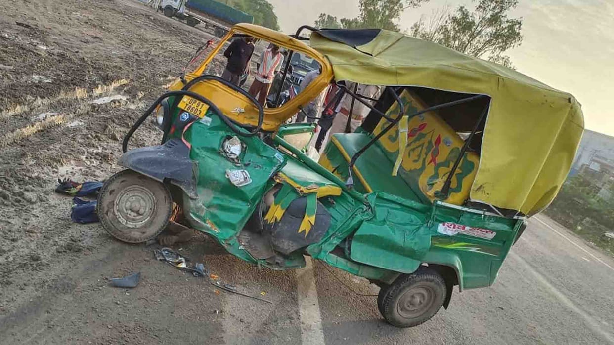Road accident in hamirpur, woman died and one injured