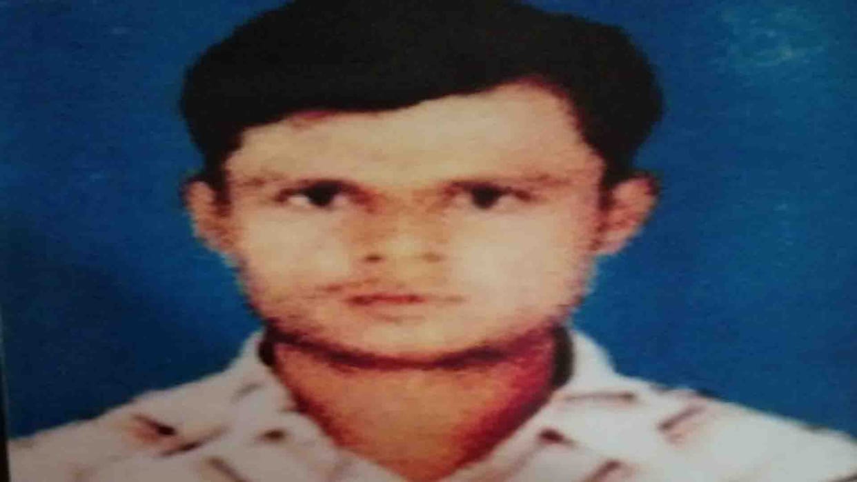 Etawah News: Dead body of youth found in Kunwari river