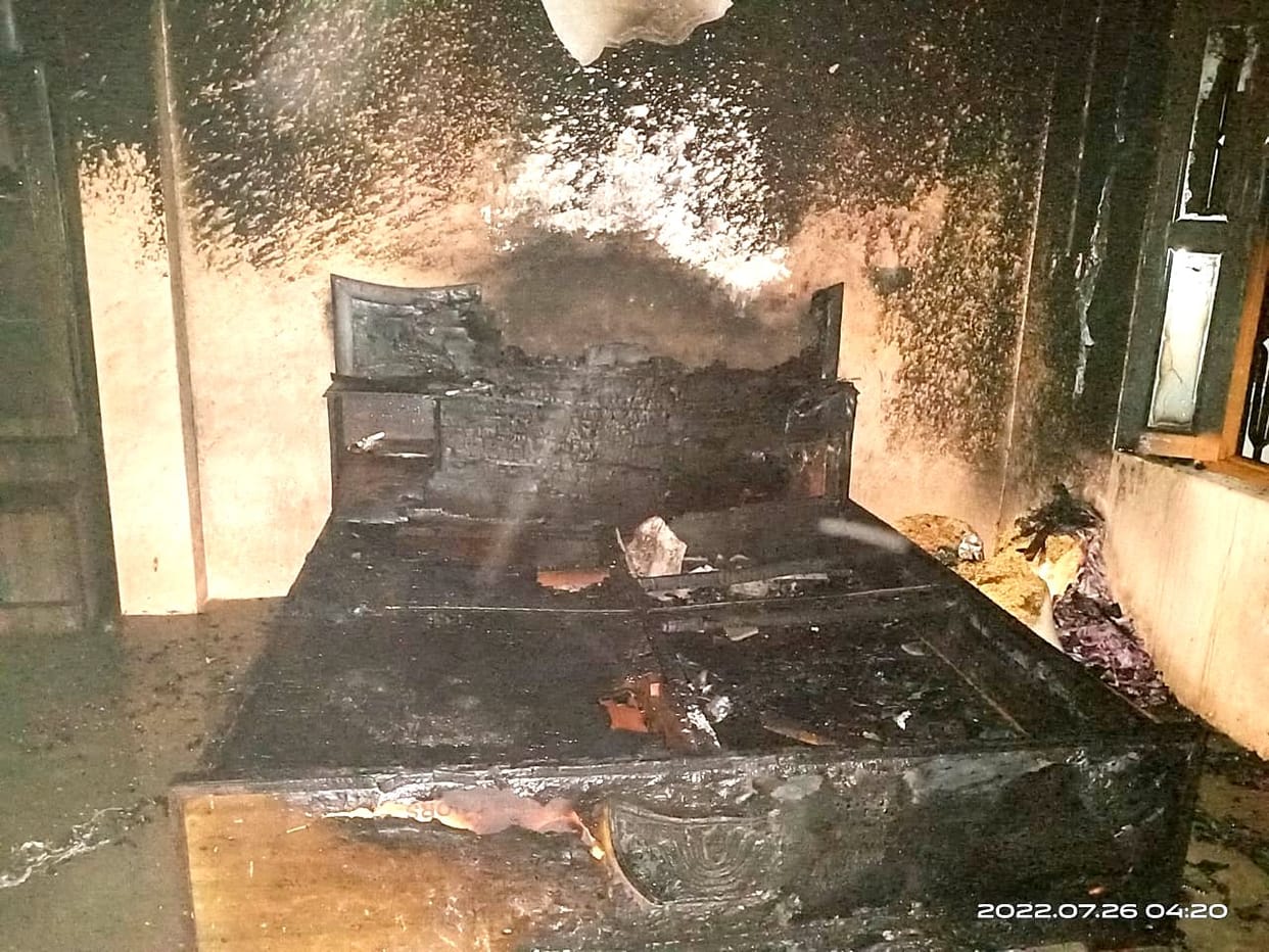 Fire in the house in Hardoi under suspicious circumstances, cash-jewelry household ashes, fire brigade did not