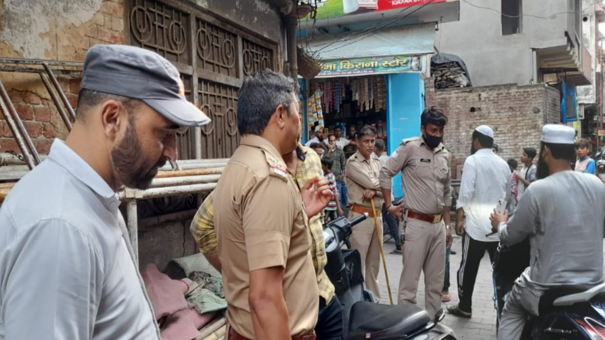 Meerut: illegal cattle slaughtering in Dehligate, Remains of cattles seized