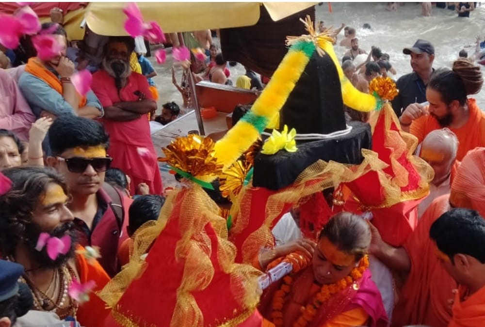 Sawan Shivratri 2022: Cabinet Minister Rekha Arya raise Kanwar with Beti Bachao Beti Padho Sankalp in Haridwar