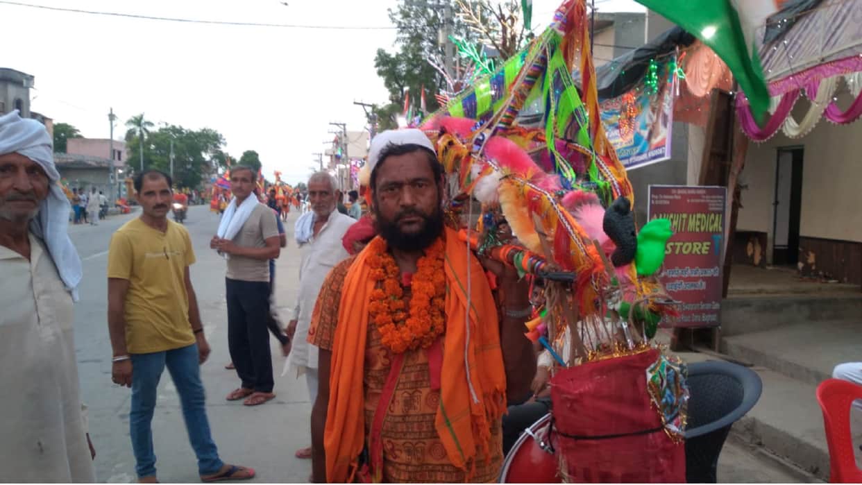 Babu Khan complained to the SDM in the matter of stopping the salary for three years