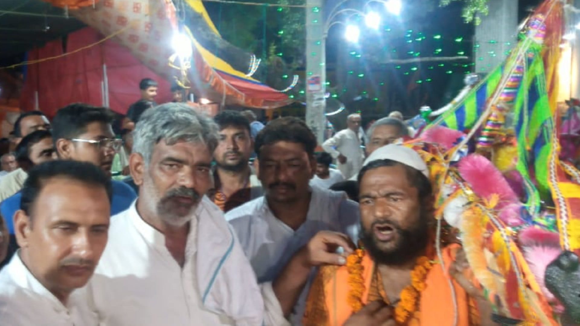 Babu Khan is welcomed with flowers in Baghpat see photos