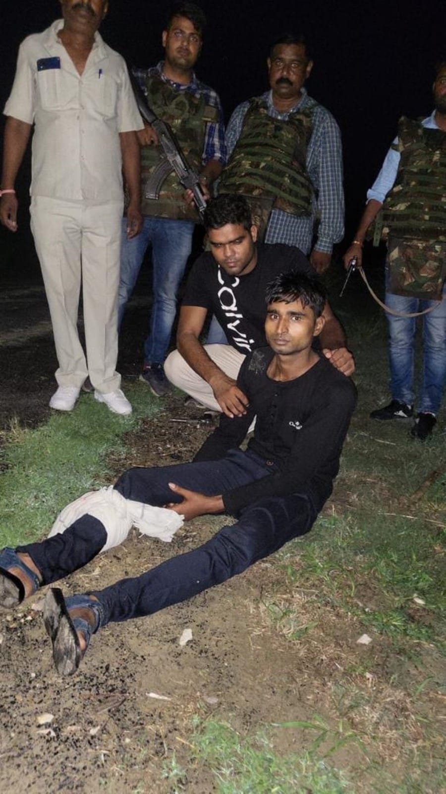 Police arrested the rewardee crook after the encounter in mainpuri