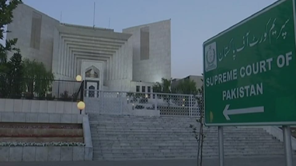 Pakistan Supreme Court Army officers judges liable under accountability laws