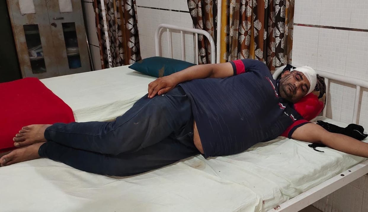 Stone pelting in money transaction dispute, four injured