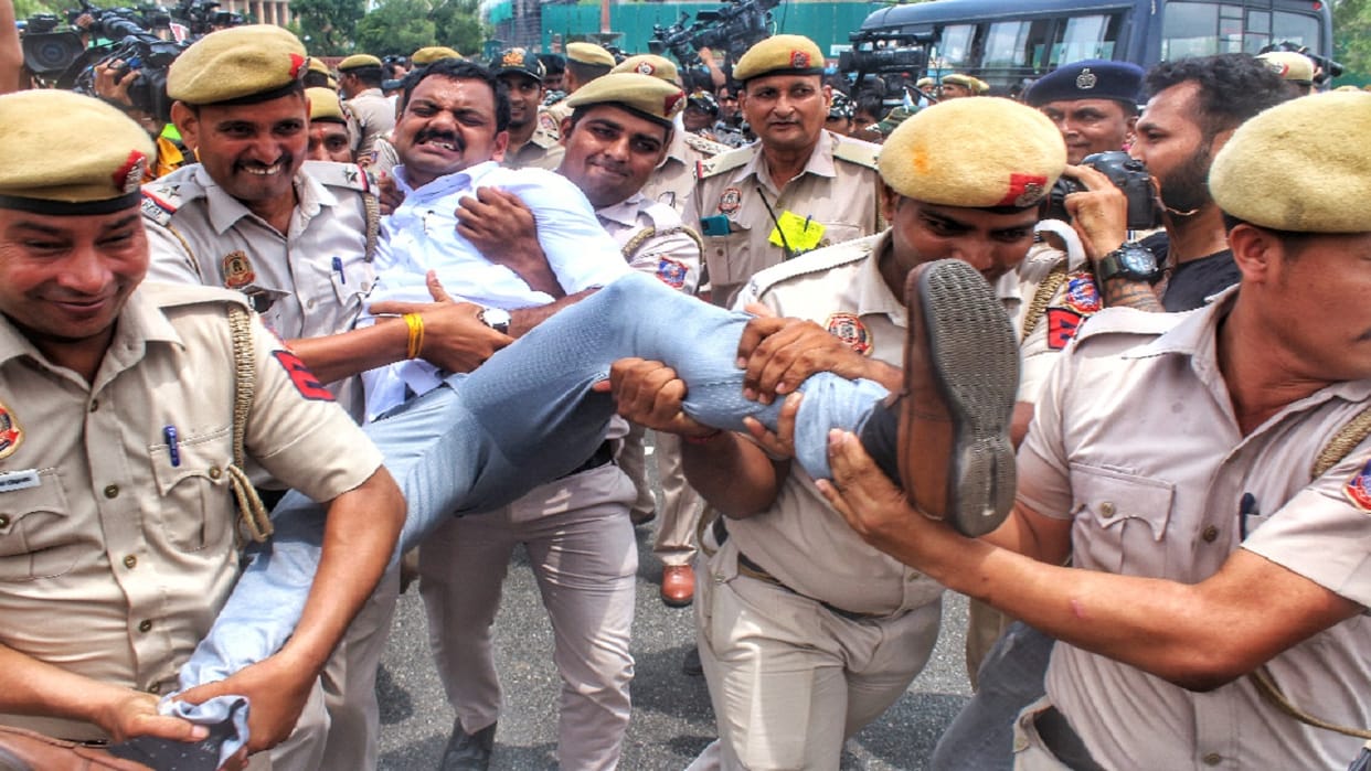 Congress leaders protest during ED s cross examination of Congress President Sonia Gandhi in Delhi