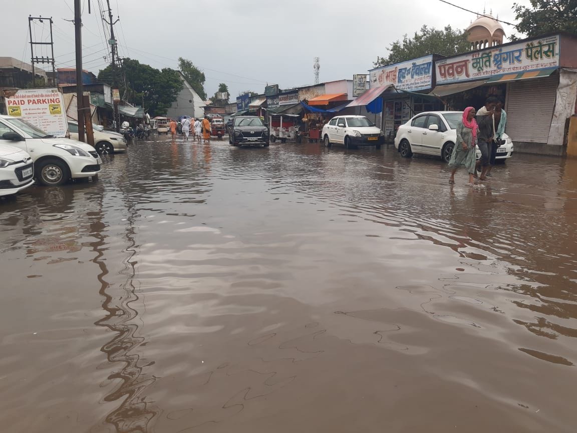 Mathura: The roads of the pilgrimage city became inundated even in the drizzling rain