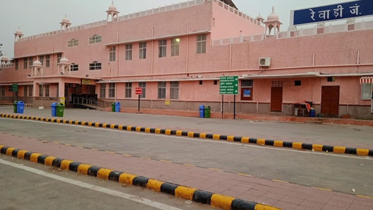 FIR against two station masters for not giving toilet keys to female passenger and indecent behavior