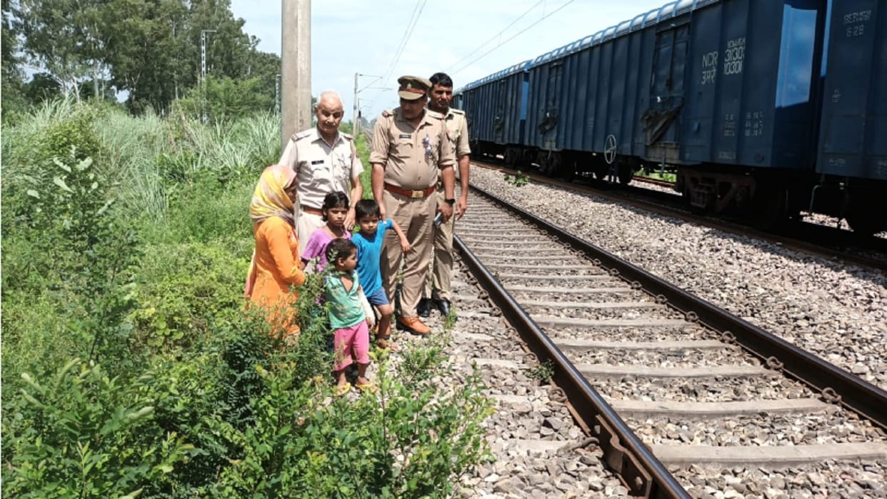 Police have saved of four life of a family from suicide in Saharanpur