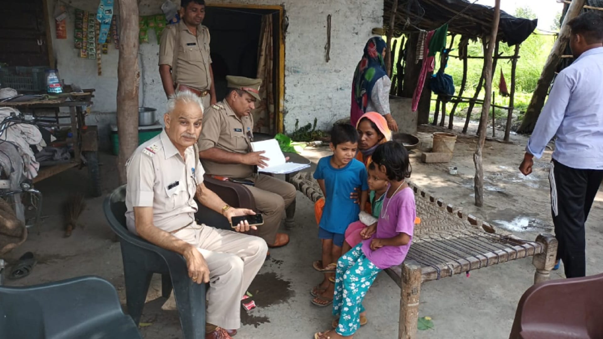Police have saved of four life of a family from suicide in Saharanpur