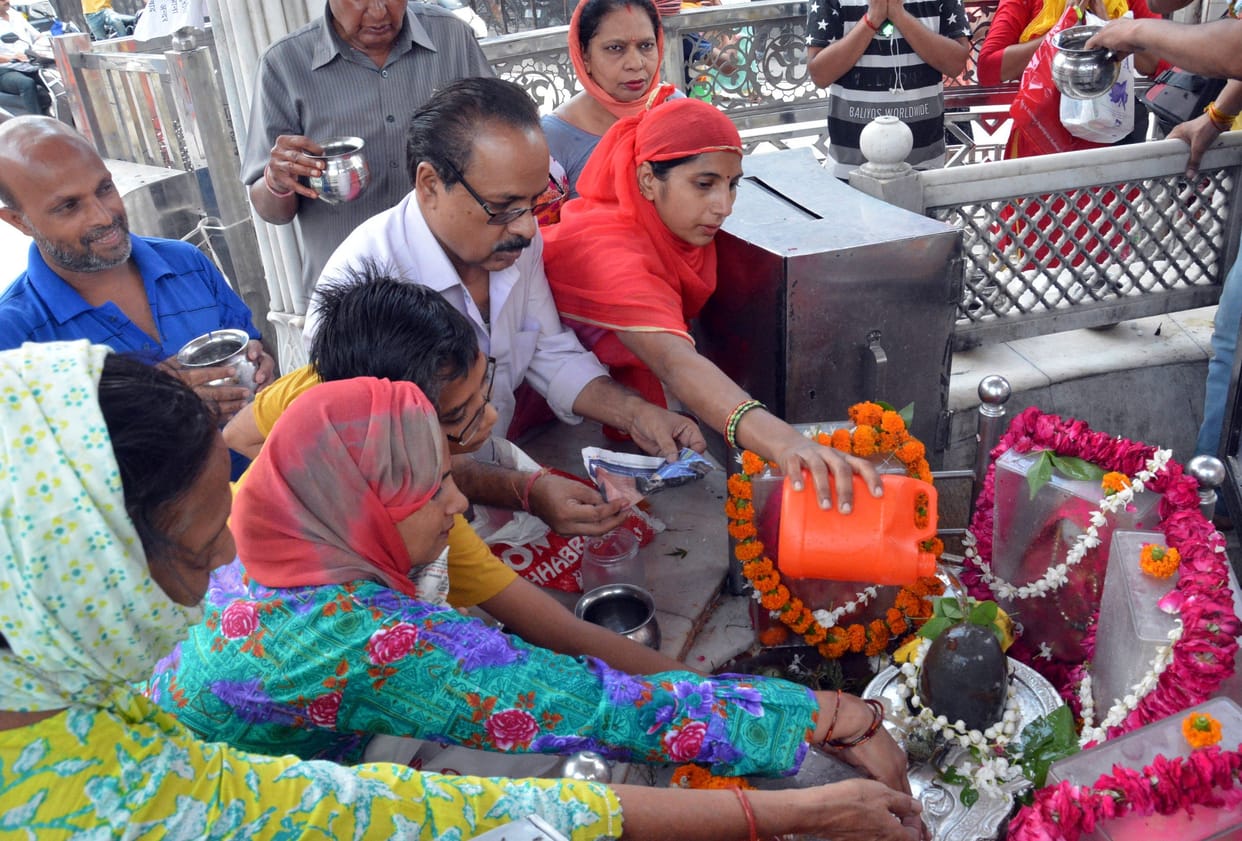 Devotees performed Jalabhishek in Shivalayas