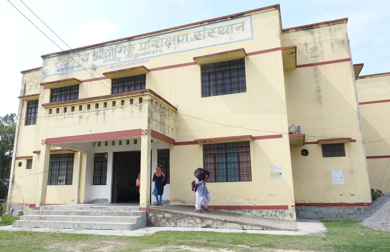 teachers not available in iti institure