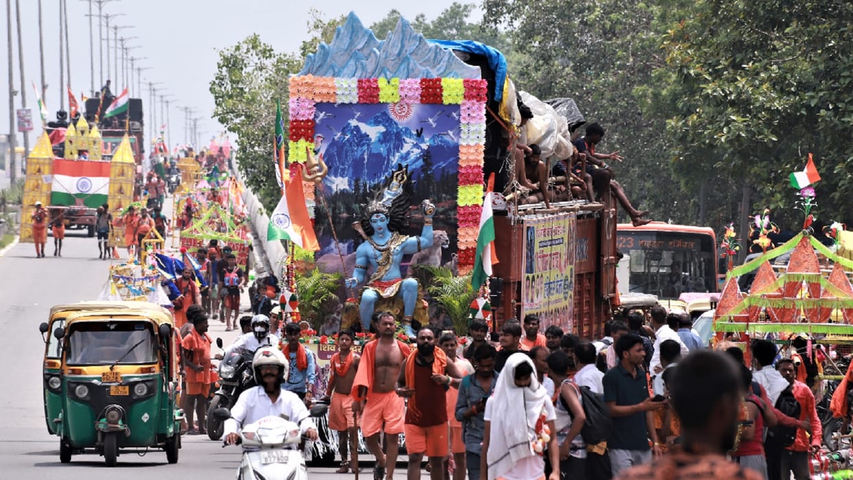 People of Delhi gave a warm welcome to Kanwariyas who brought Kanwar from Haridwar