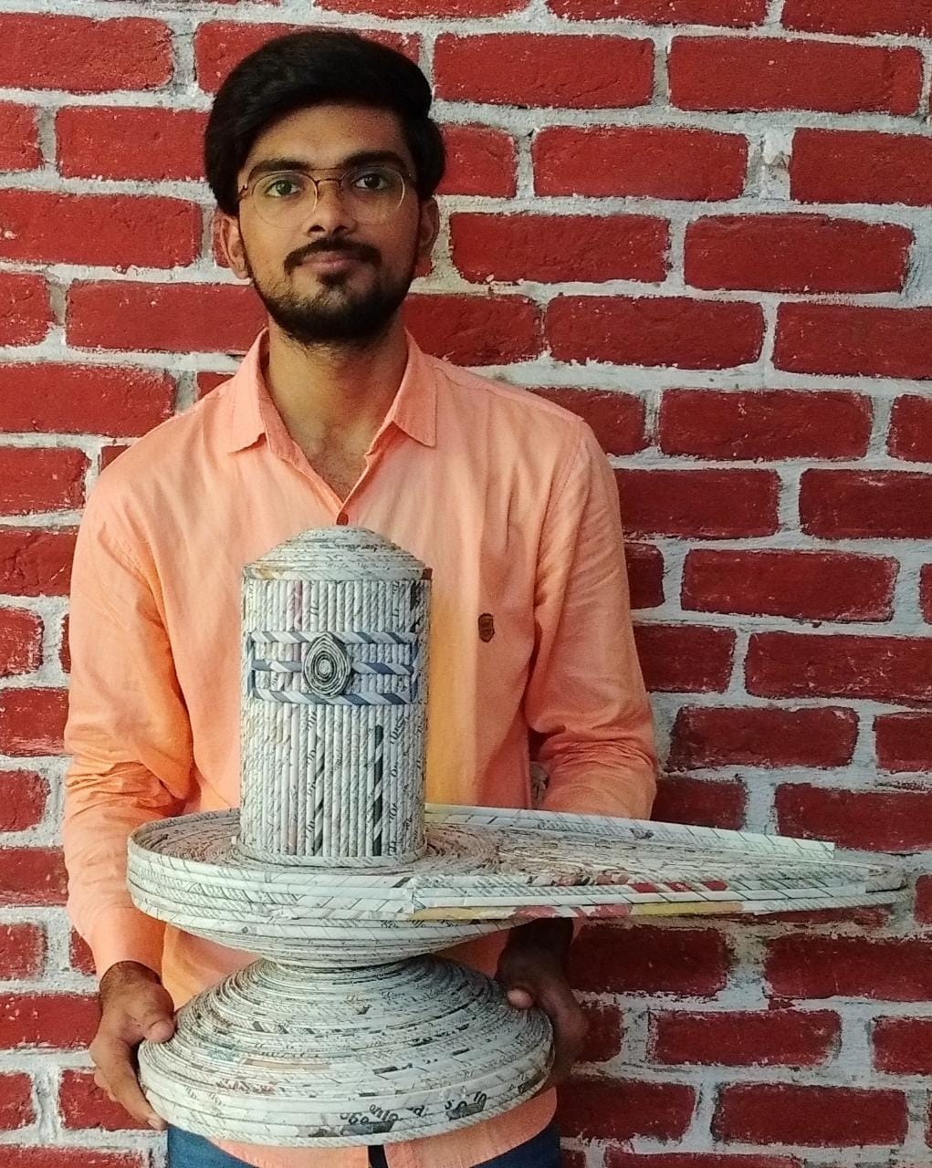 Tushar made Shivling with five kilos of garbage and two thousand sticks