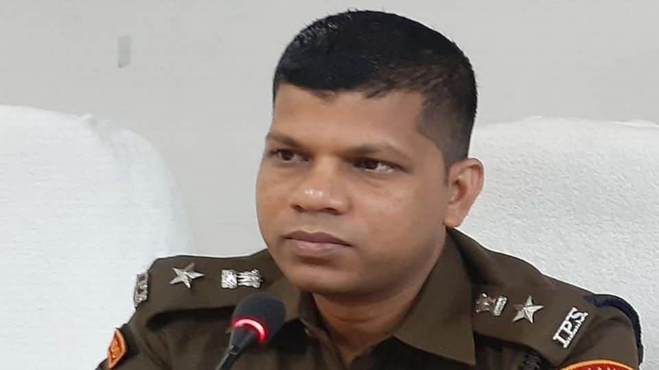 Girl committed suicide police caught the accused's mobile in agra news