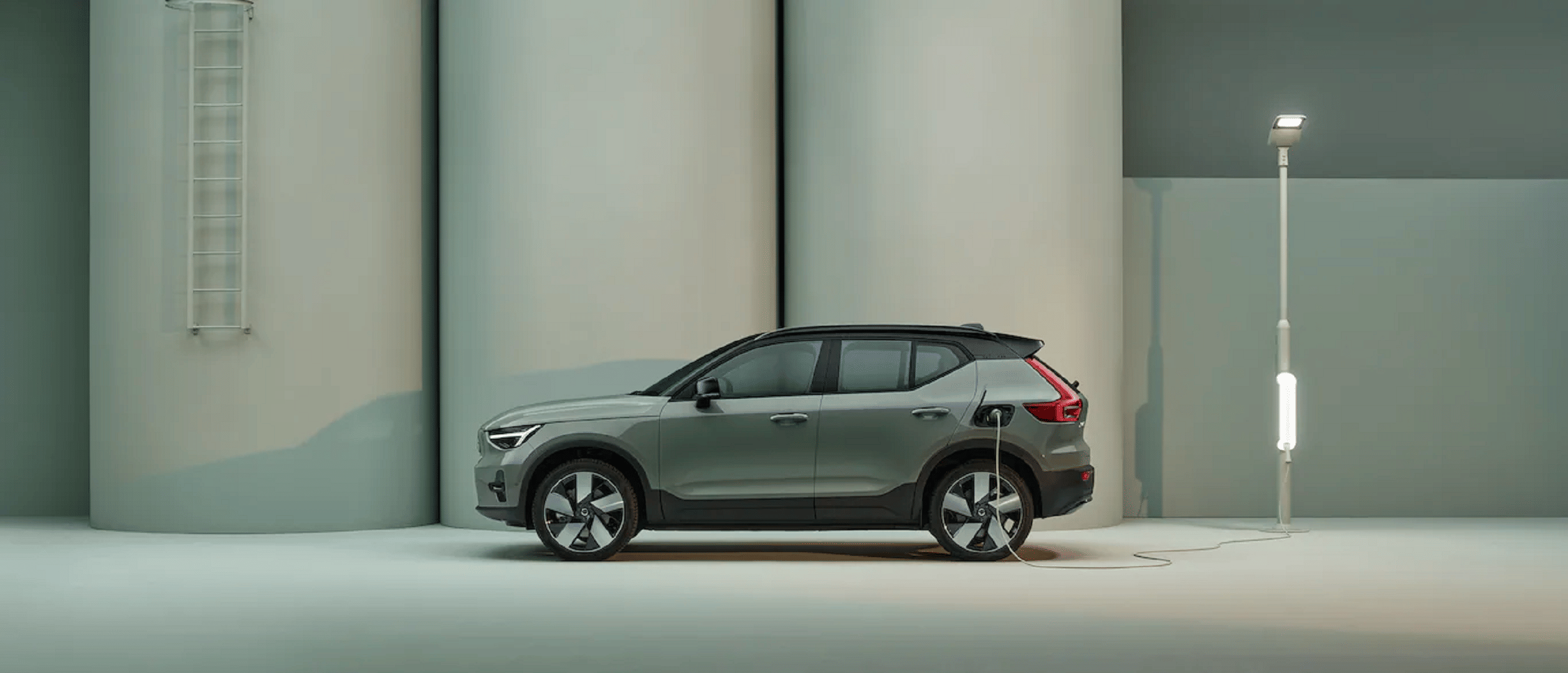 Volvo Car India rolls out first locally assembled unit of Volvo XC40 Recharge electric SUV News in Hindi