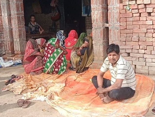 kanpur dehat : In Bhagwantpur Usri village, the child died after falling while putting a swing on the tree