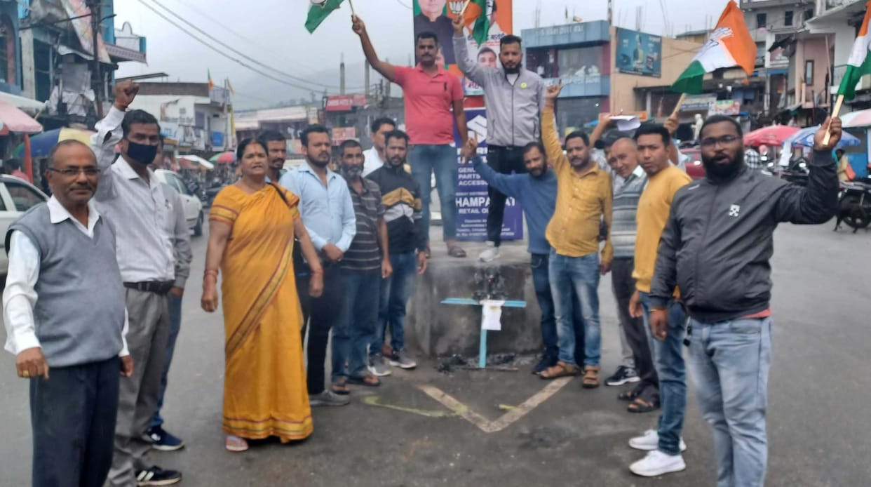 Congress burnt the effigy of the state government