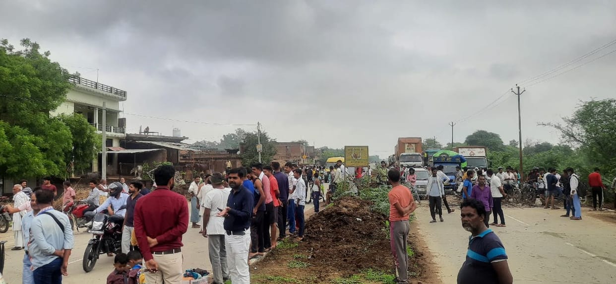 Orai Jalaun road in protest against power cut