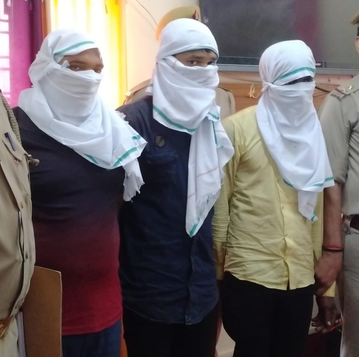 Three interstate robbers caught by siege