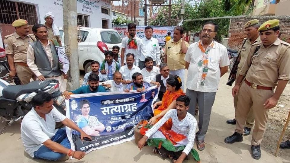 Police arrested 14 Congress workers before protest in Etah