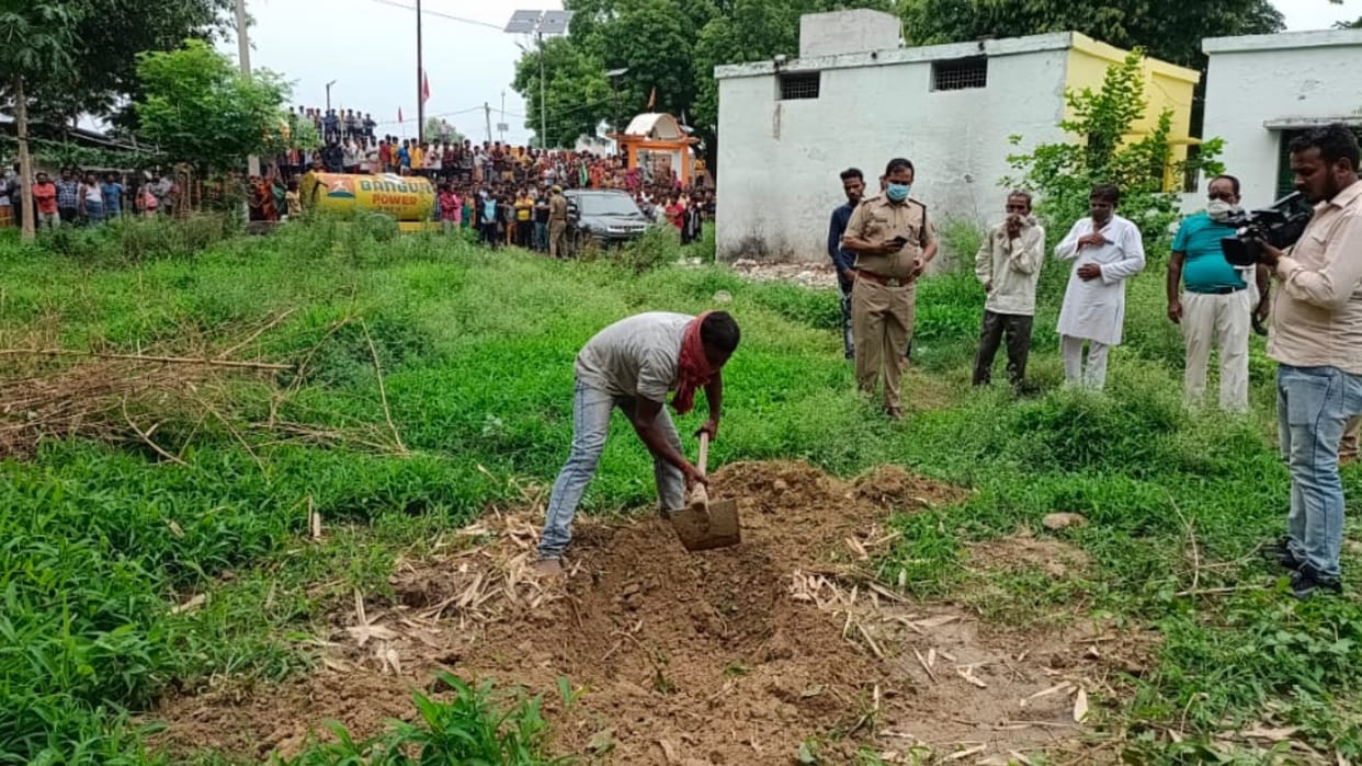 A man murdered his daughter in Dubagga in Lucknow.