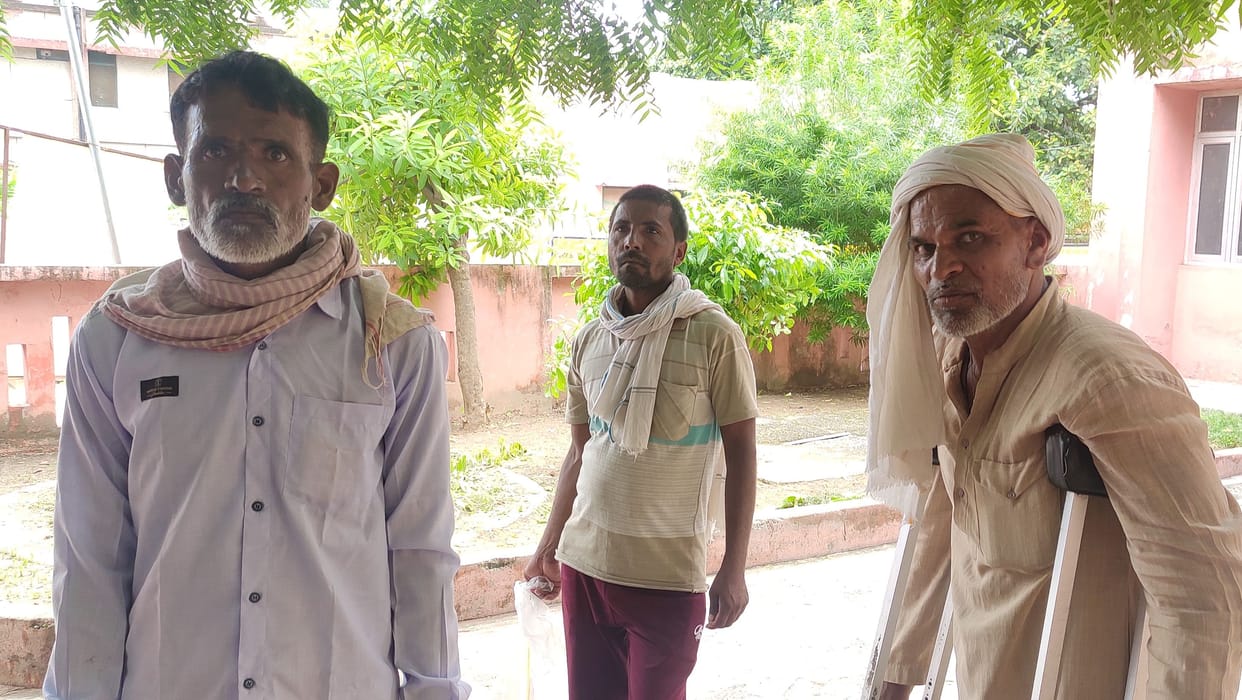 Chitrakoot: Old man dies in suspicious circumstances after having his eye made, was left by hospital ambulance at Karvi bus stand, found dead on the bus seat