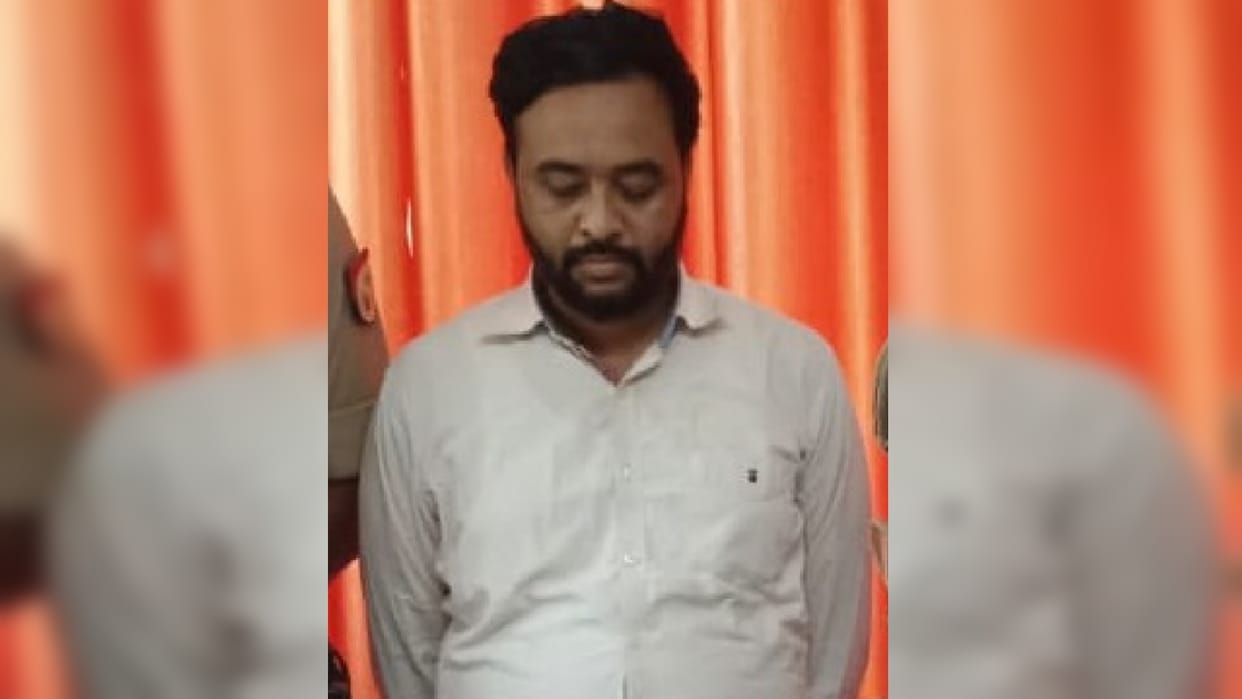 accused of forgery arrested by opening fake account in bank