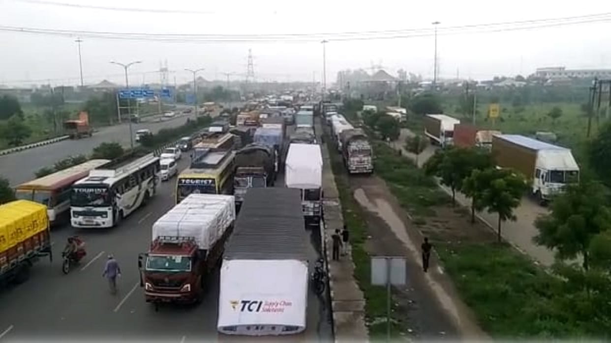 Heavy Traffic at Eastern peripheral expressway ghaziabad
