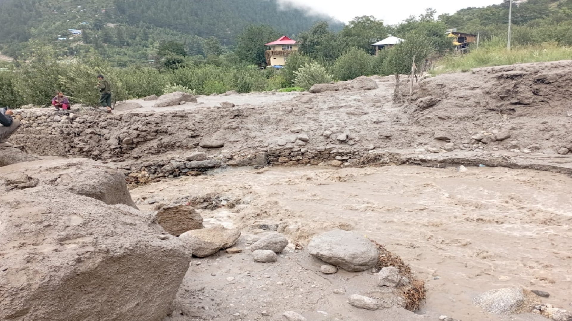 Himachal weather, Cloud burst at two places in Lahaul, two died due to blowing and lightning in Kangra