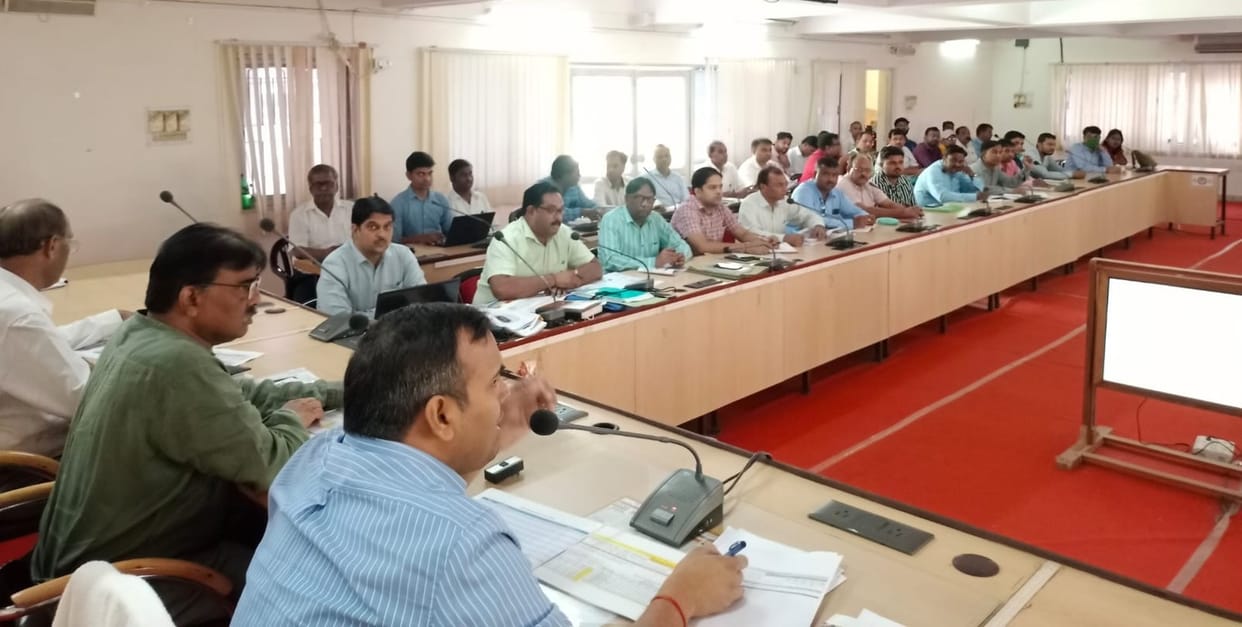 Adverse entry to two superintendents, warning to six nodals