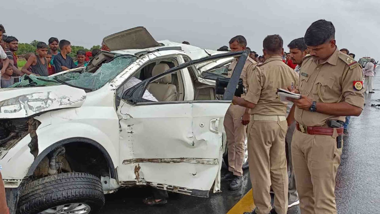 Kannauj Road Accident: car overturns on Agra-Lucknow Expressway, Two Died