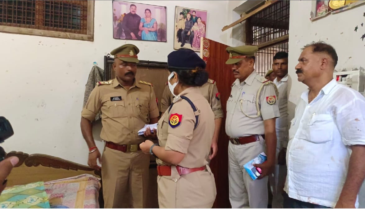 Death of a girl who shot herself in Auraiya, forensic team gathered evidence