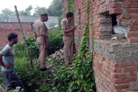 Thieves broke into four shops, one house at Shivala Tirahe