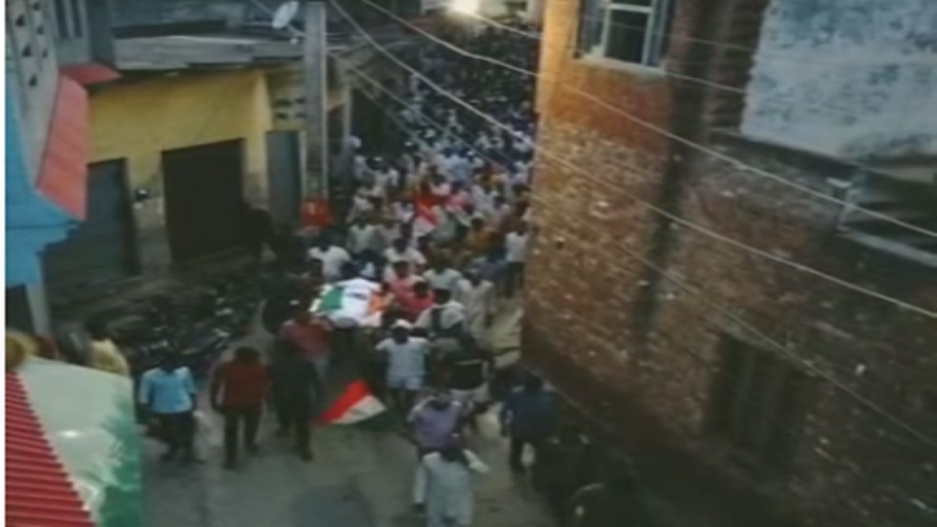 Army soldier Karthik was cremated in a gloomy atmosphere in village Sisauli of Rakesh Tikait in Muzaffarnagar