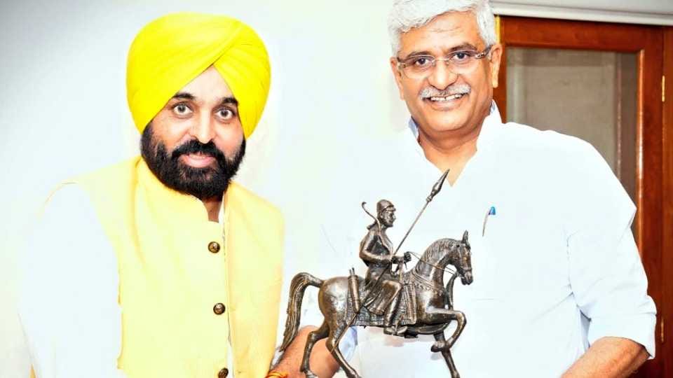 Punjab CM Bhagwant Mann met Union Minister Gajendra Singh Shekhawat