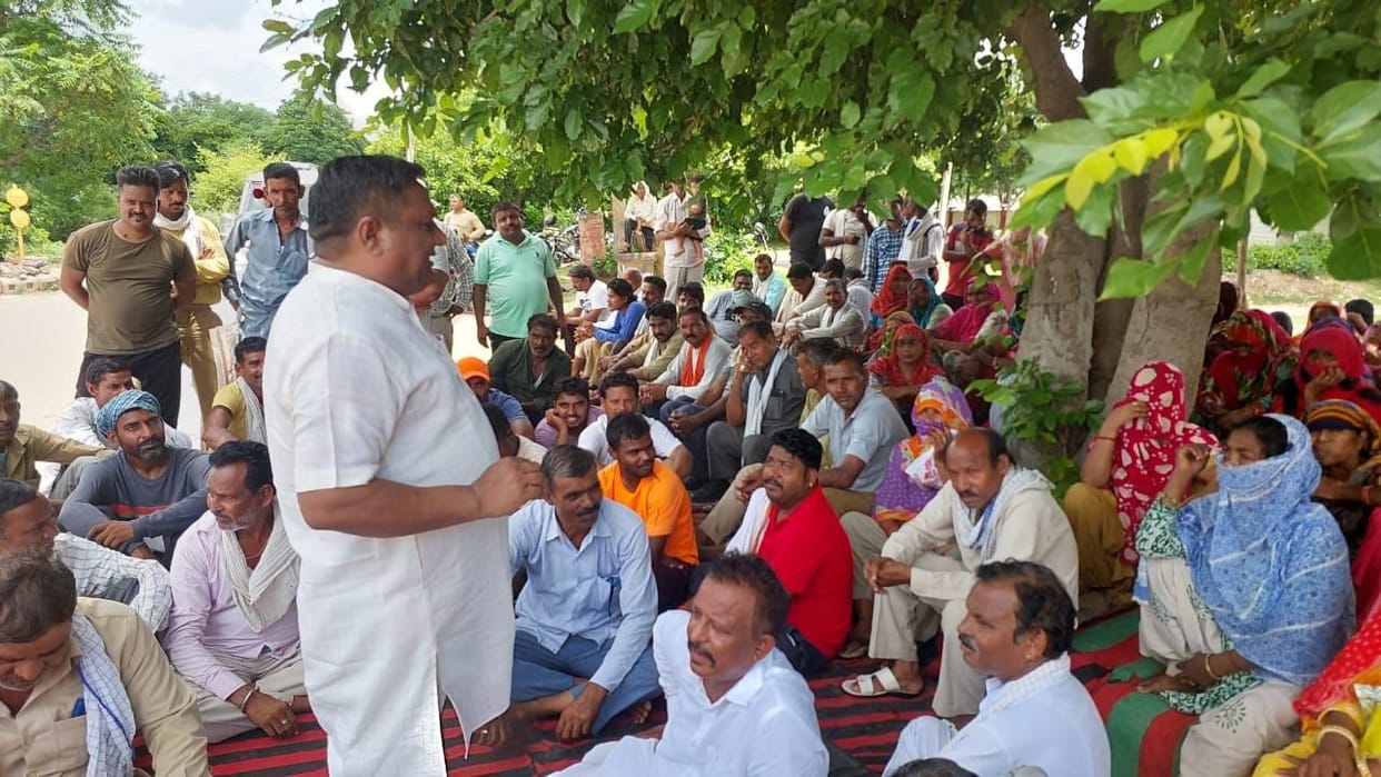 NAPA employees raised slogans against the government for demands