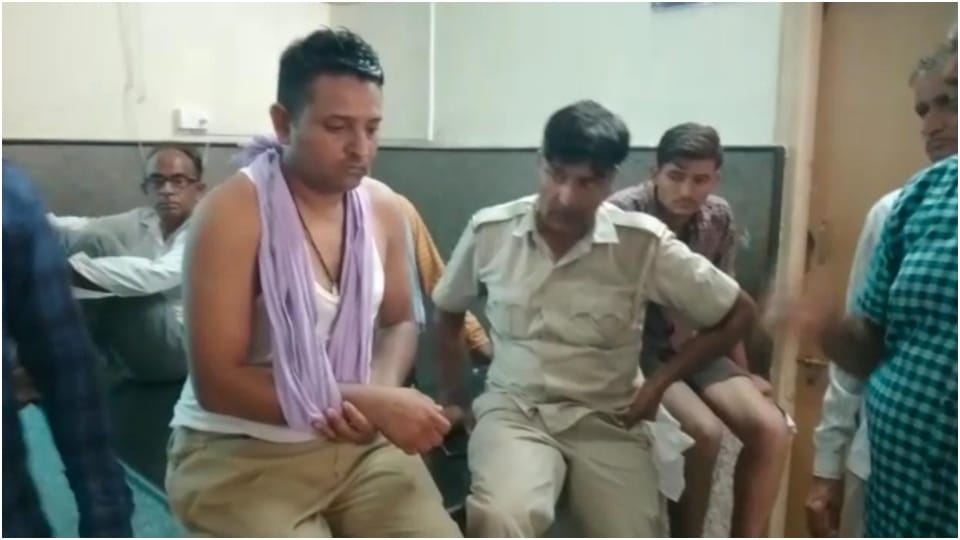Car Hit RAC Jawans Admitted in PBM Hospital Bikaner