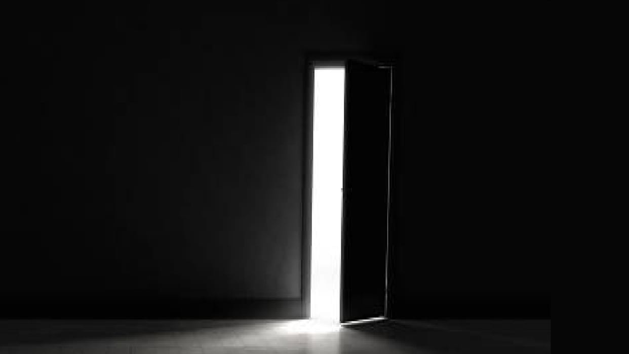 brass polish artisan committed suicide by hanging in Moradabad