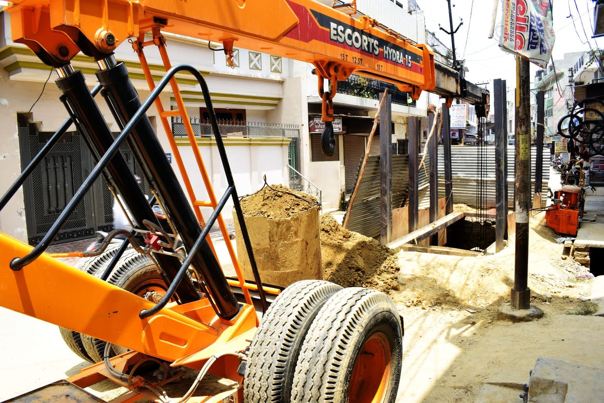 Excavation of sewer line, life in trouble due to jam