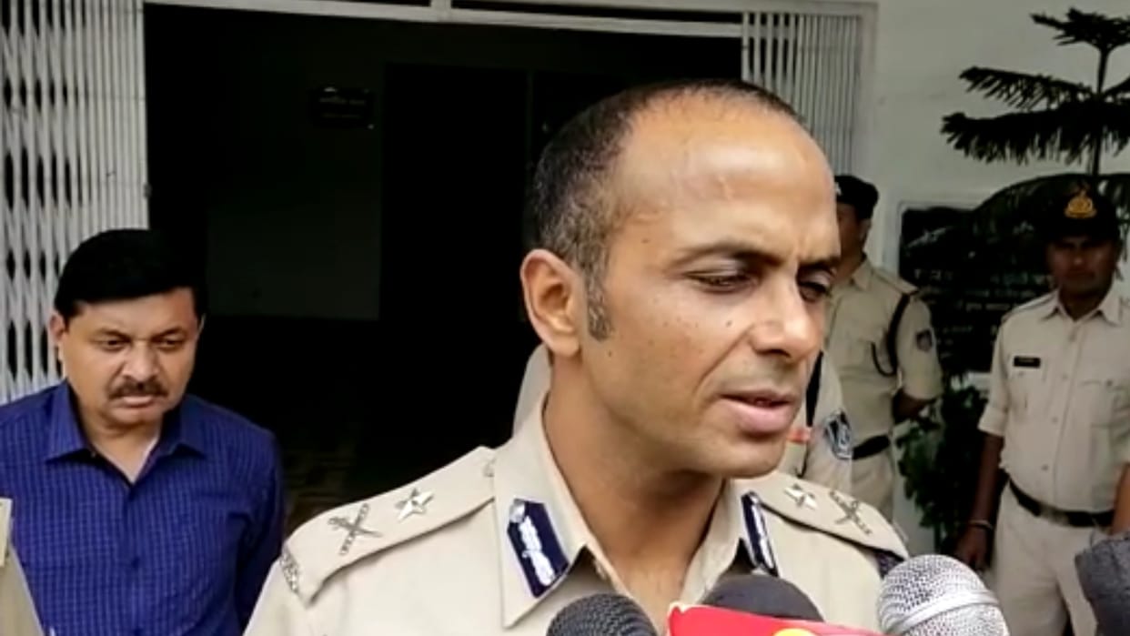 Ujjain IG Santosh Singh held a meeting with the officers of Shajapur Police