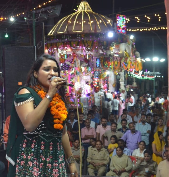 Devotees immersed in devotion to the innocent in Bhajan Sandhya