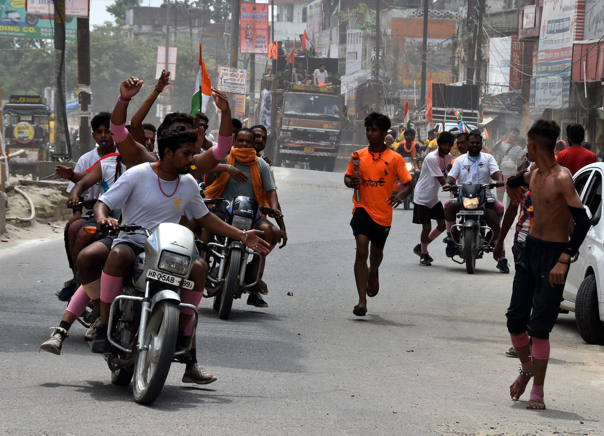 Dak Kanwaris rally on the streets on the last day