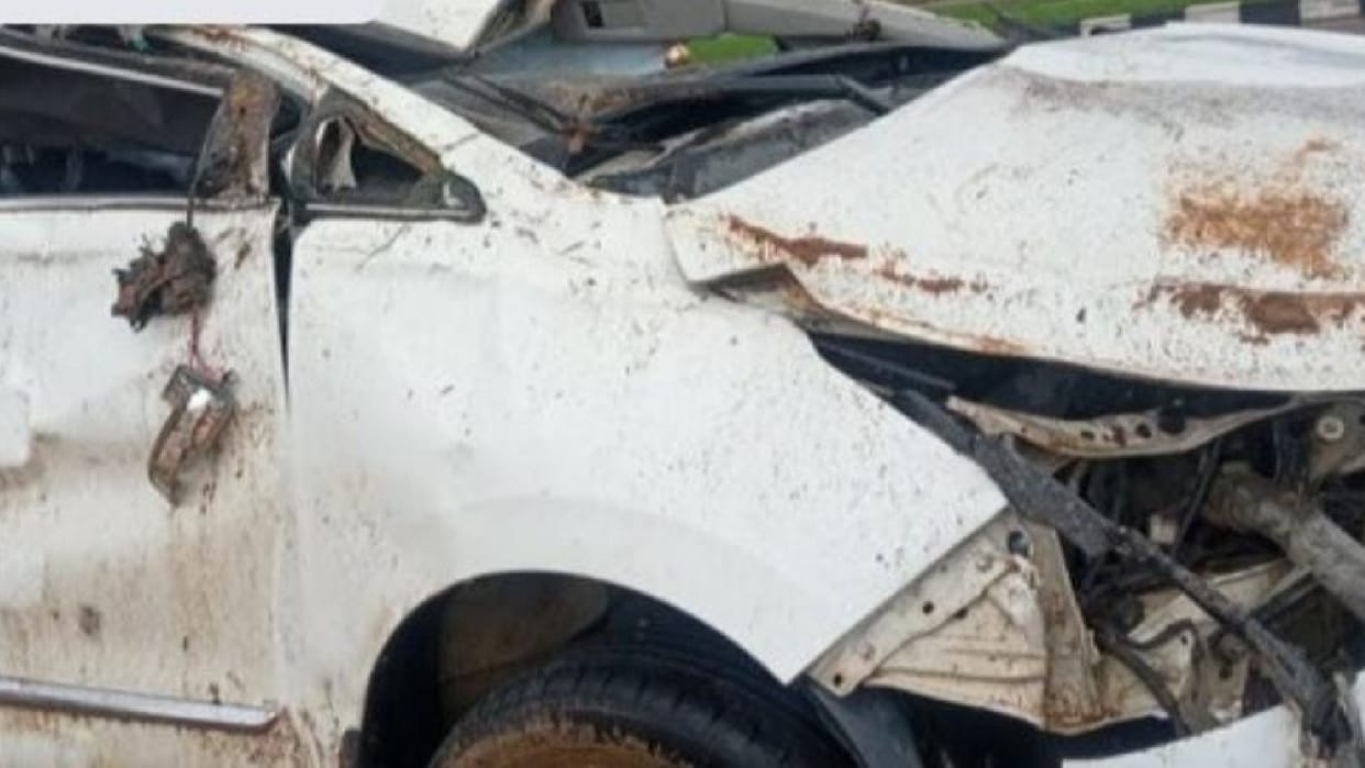 High speed Innova car overturns on highway in Chhatarpur, one killed, two injured including foreign woman