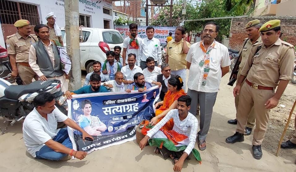 Congress under house arrest before protest, arrested 14