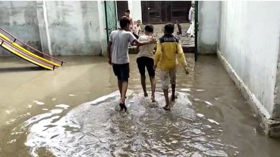 Water logging in primary school lady teacher reached with feet on chairs in mathura