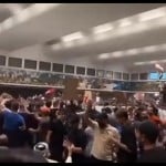 ईराक की संसद में घुसे प्रदर्शनकारी